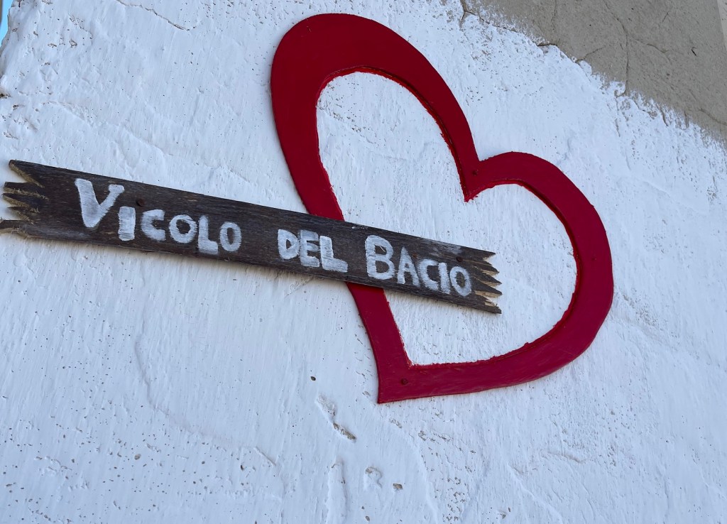 Dall’incuria alla bellezza: il Borgo Antico di Canosa e il “Vicolo del&nbsp;Bacio”