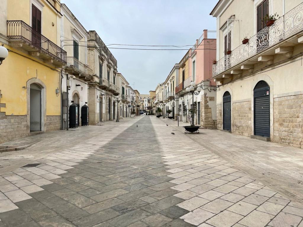 Canosa, Corso San Sabino: il mistero delle panchine scomparse